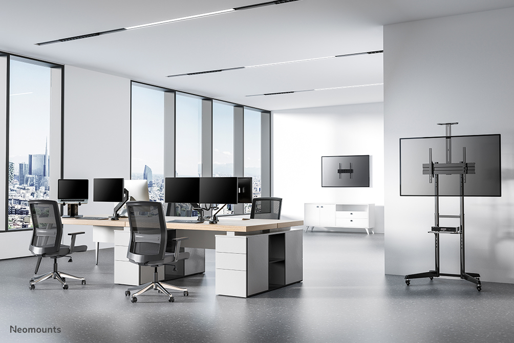 Neomounts FL50-550BL1 Support au sol mobile pour écran 37-70" - étagère multimédia et support caméra inclus
